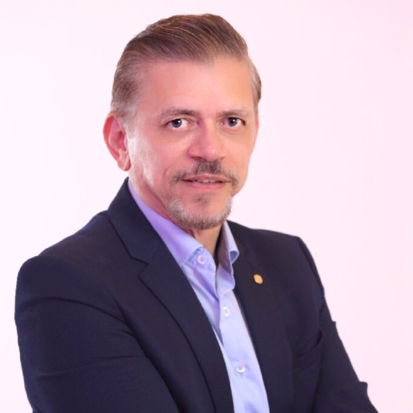 Roberto Viana